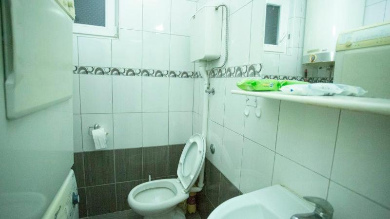 Private Cozy Room 2 With Shared Kitchen In Appartment Belgrad Exterior foto