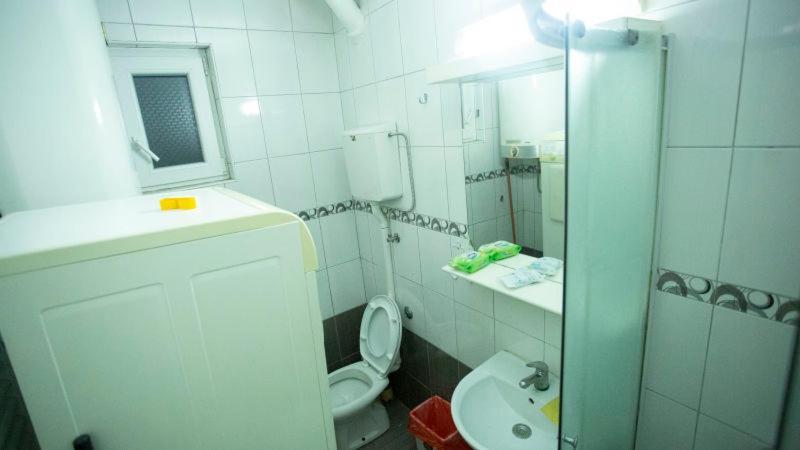 Private Cozy Room 2 With Shared Kitchen In Appartment Belgrad Exterior foto